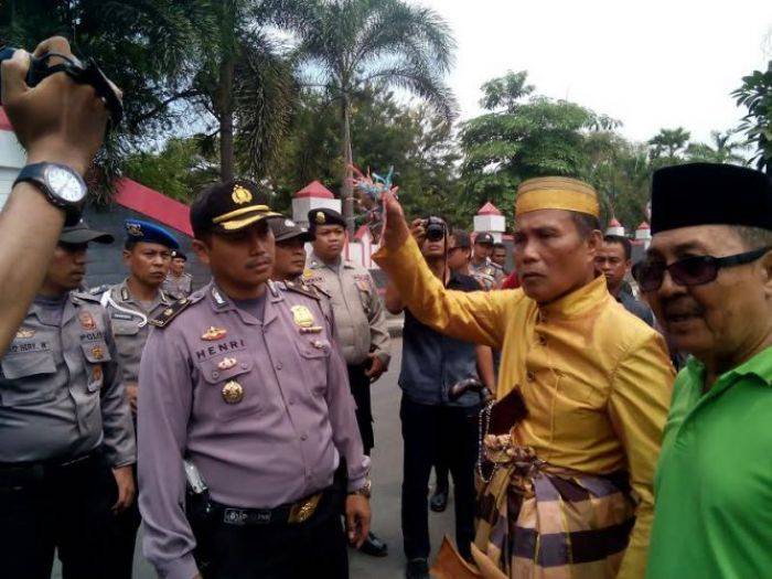 Bentrok Gowa, Konflik Bupati dan Keturunan Raja