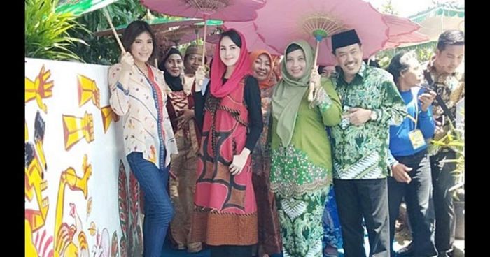 Buka Kampung Literasi di Sidoarjo, Ketua TP PKK Kagumi Semangat Warga Tebel Buka Kampung Literasi di Sidoarjo, Ketua TP PKK Kagumi Semangat Warga Tebel