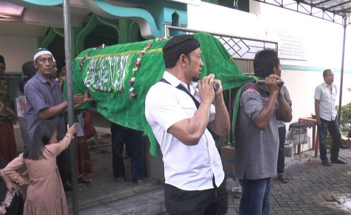 Tahanan Polsek Tambaksari Nekat Gantung Diri di Ruang Bhayangkari Karena Malu Tahanan Polsek Tambaksari Nekat Gantung Diri di Ruang Bhayangkari Karena Malu