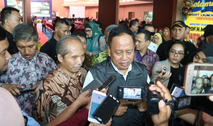 ​Datang Disambut Rektor, Pulang Menristekdikti Didemo Mahasiswa Unej