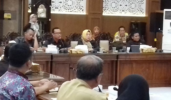 Program Seragam Gratis Wali Kota Probolinggo Gagal, Dewan Berang Program Seragam Gratis Wali Kota Probolinggo Gagal, Dewan Berang