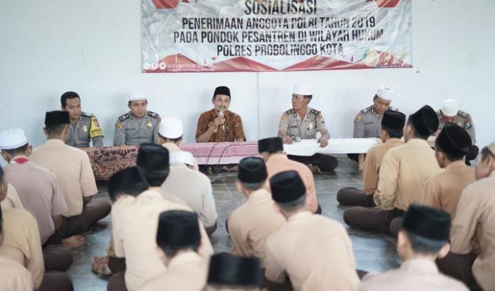 Jelang Penerimaan Anggota Polri, Polres Probolinggo Kota Sosialisasi ke Ponpes-ponpes Jelang Penerimaan Anggota Polri, Polres Probolinggo Kota Sosialisasi ke Ponpes-ponpes