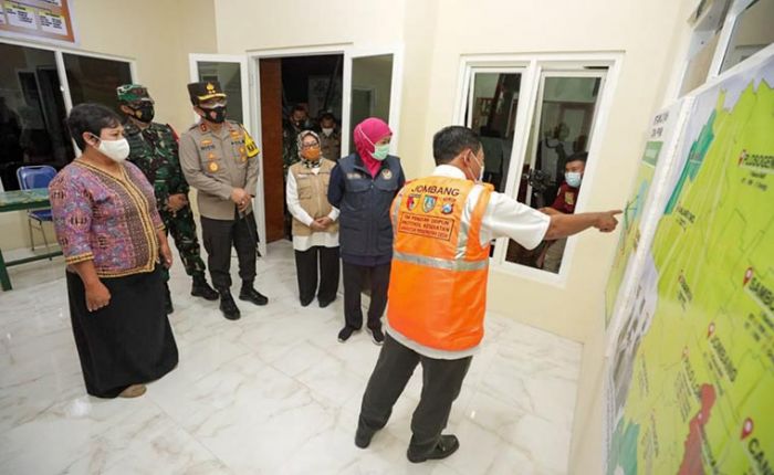 Maksimalkan PPKM Mikro, Gubernur Jatim Kunjungi Kampung Tangguh di Jombang Maksimalkan PPKM Mikro, Gubernur Jatim Kunjungi Kampung Tangguh di Jombang