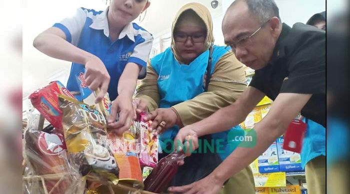 Sidak Sejumlah Swalayan, Dinkes Kota Blitar Temukan Produk Mamin Tak Layak Konsumsi