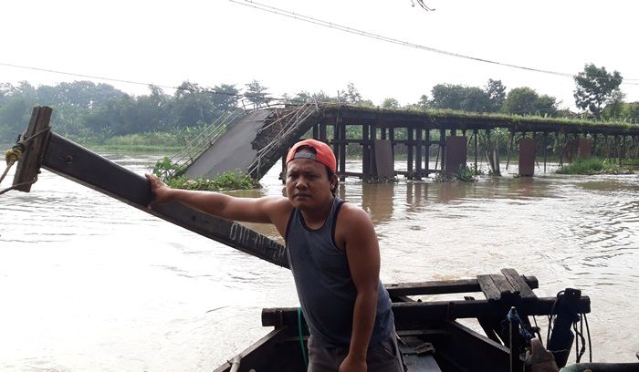 Rehab Jembatan Mrican Kediri Ancam Matikan Usaha Jasa Perahu Penyeberangan Rehab Jembatan Mrican Kediri Ancam Matikan Usaha Jasa Perahu Penyeberangan