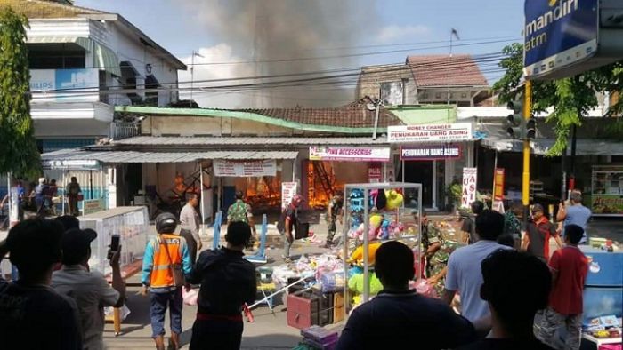 Dua Ruko di Pasar Lodoyo, Blitar Terbakar