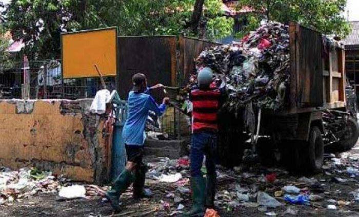 Bau Sampah Tlogoanyar Masuk Kantor Diknas Lamongan, PU Ngaku Kesulitan Cari Lokasi Pengganti Bau Sampah Tlogoanyar Masuk Kantor Diknas Lamongan, PU Ngaku Kesulitan Cari Lokasi Pengganti