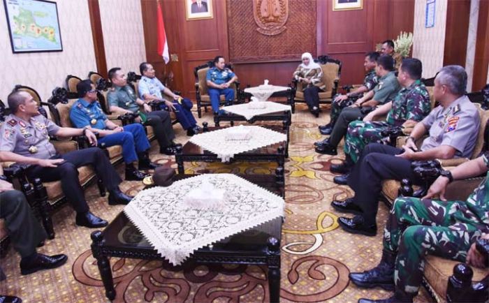 Gubernur Jatim Terima Audiensi Danjen Akademi TNI dan Kaskoarmada II Dalam Rangka Latsitarda XXXIX