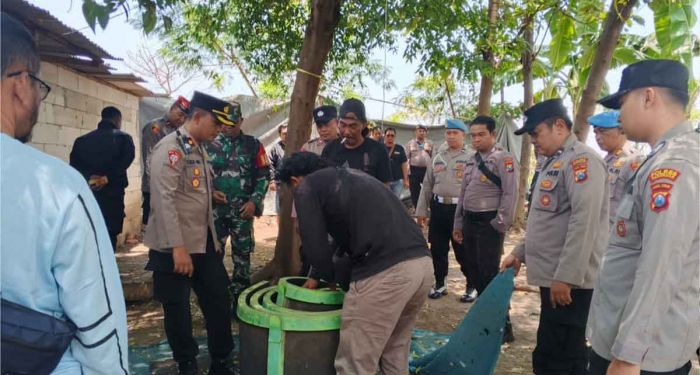 Polres Pasuruan Tertibkan Arena Sabung Ayam di Beji dan Gempol Polres Pasuruan Tertibkan Arena Sabung Ayam di Beji dan Gempol