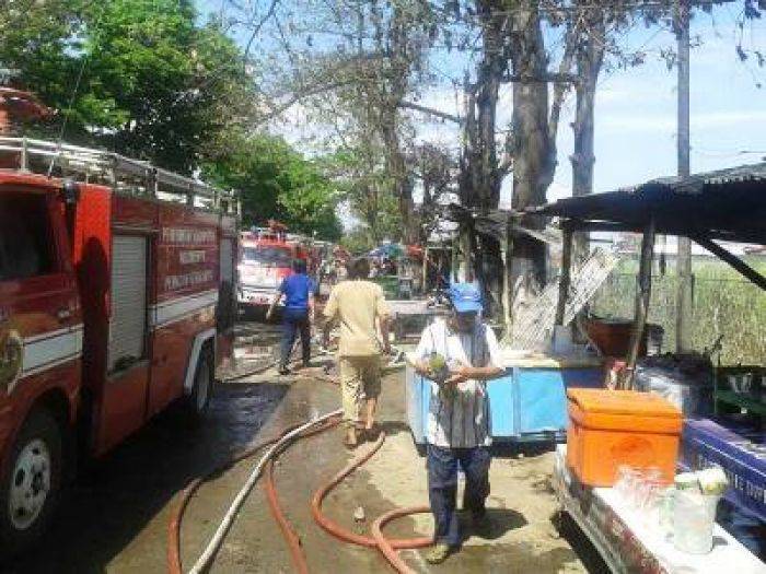 Konslet, Lima Warung di Depan Mertex Ludes Konslet, Lima Warung di Depan Mertex Ludes