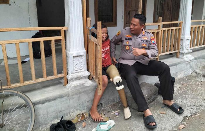 Kapolres Probolinggo Kota Belikan Kaki Palsu untuk Siswi SDN Sumberbendo I Kapolres Probolinggo Kota Belikan Kaki Palsu untuk Siswi SDN Sumberbendo I