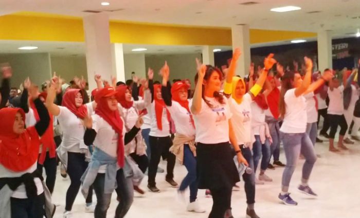 Ratusan Relawan Barikade Millennial Jokowi Gelar Senam Bersama di Bangplaz