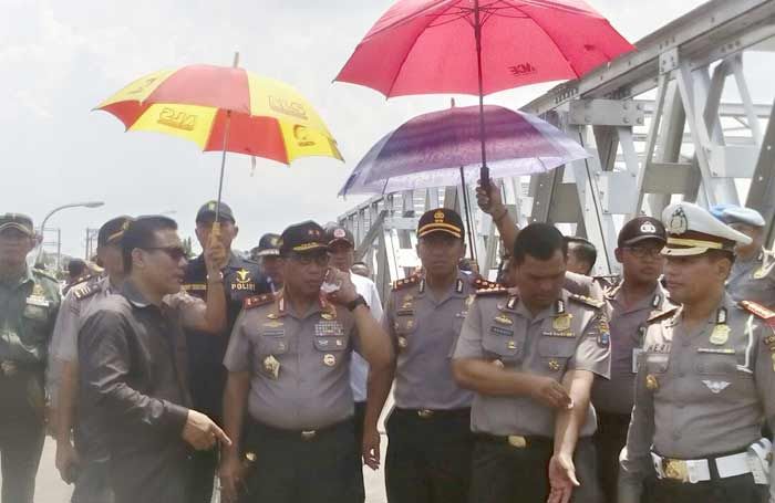 Kapolda Tinjau Jembatan Widang-Babat: Penyebab Ambruknya Masih Diselidiki Kapolda Tinjau Jembatan Widang-Babat: Penyebab Ambruknya Masih Diselidiki