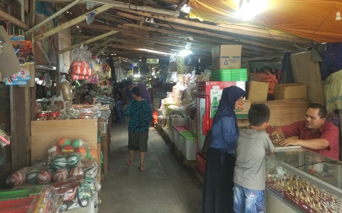 Pedagang Pasar Pon Trenggalek Minta Pemkab Segera Siapkan Tempat Relokasi Pedagang Pasar Pon Trenggalek Minta Pemkab Segera Siapkan Tempat Relokasi