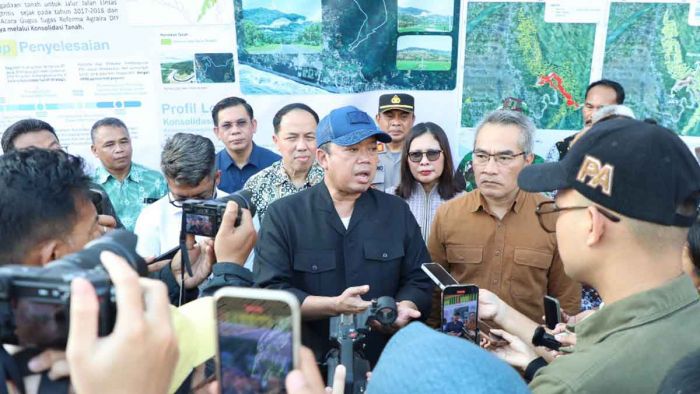 Menteri ATR/BPN Minta Warga Parangtritis Jaga Sertifikat dan Memanfaatkan Tanah secara Produktif Menteri ATR/BPN Minta Warga Parangtritis Jaga Sertifikat dan Memanfaatkan Tanah secara Produktif