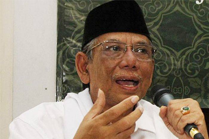 KH A Hasyim Muzadi: NU Garis Lurus Itu Tak Paham NU KH A Hasyim Muzadi: NU Garis Lurus Itu Tak Paham NU