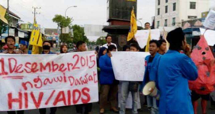 Peringati Hari AIDS Sedunia, Mahasiswa PMII Ngawi Gelar Aksi Damai Peringati Hari AIDS Sedunia, Mahasiswa PMII Ngawi Gelar Aksi Damai