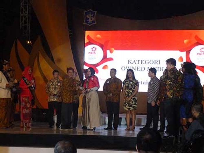Hujan, Pejabat yang Hadiri PR Award di Jalan Tunjungan Kocar-kacir Hujan, Pejabat yang Hadiri PR Award di Jalan Tunjungan Kocar-kacir