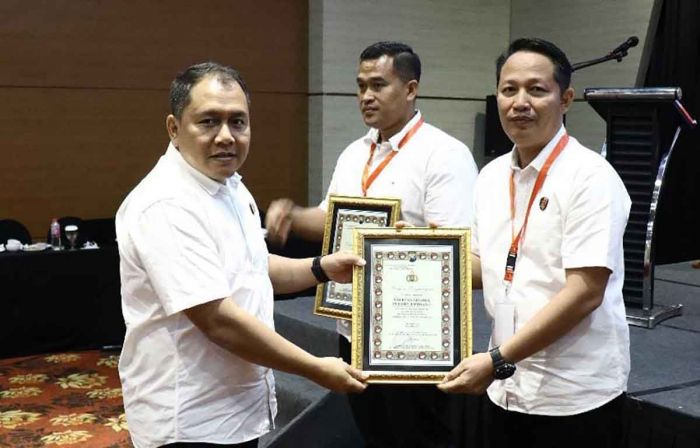 Satresnarkoba Polres Jombang Sabet Piagam Penghargaan dari Polda Jatim Satresnarkoba Polres Jombang Sabet Piagam Penghargaan dari Polda Jatim