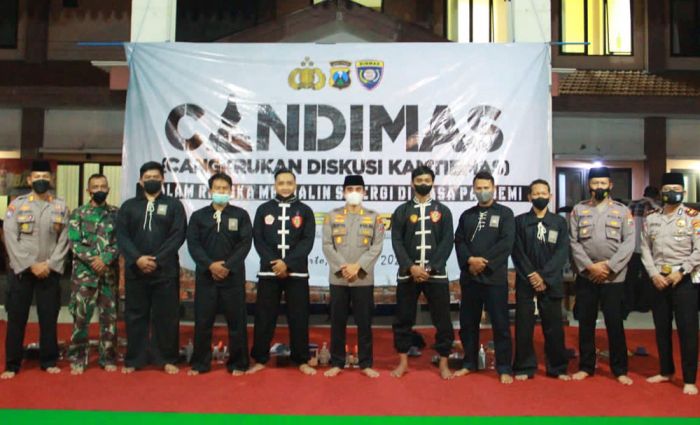 Candimas di Kecamatan Gedeg, Kapolres Mojokerto Kota Ingatkan Bahaya Berita Hoax Terkait Vaksinasi Candimas di Kecamatan Gedeg, Kapolres Mojokerto Kota Ingatkan Bahaya Berita Hoax Terkait Vaksinasi