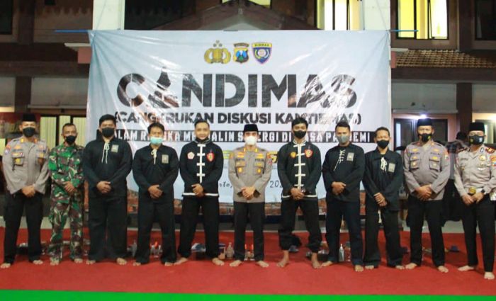 Candimas di Kecamatan Gedeg, Kapolres Mojokerto Kota Ingatkan Bahaya Berita Hoax Terkait Vaksinasi 