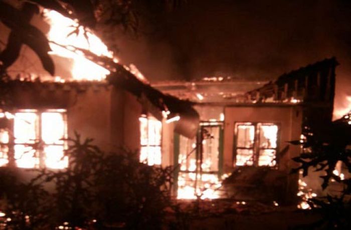 Listrik Padam, Nyalakan Lilin, Rumah di Banyubiru Ngawi Habis Terbakar Listrik Padam, Nyalakan Lilin, Rumah di Banyubiru Ngawi Habis Terbakar
