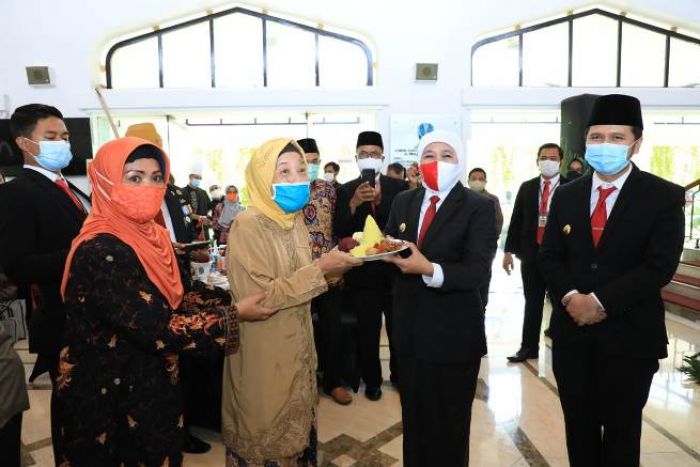 Peringati Hari Pahlawan, Gubernur Khofifah Ajak Masyarakat Jadi Pahlawan Sesuai Keahlian Peringati Hari Pahlawan, Gubernur Khofifah Ajak Masyarakat Jadi Pahlawan Sesuai Keahlian