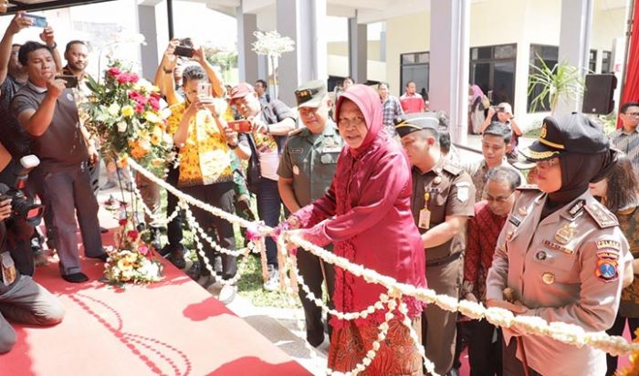 Resmikan Masjid Gelanggang Remaja, Risma Ingin Tempat Ibadah Bisa untuk Belajar Resmikan Masjid Gelanggang Remaja, Risma Ingin Tempat Ibadah Bisa untuk Belajar
