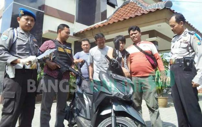 Maling Motor di Raya Rungkut Menanggal Remuk Dihajar Warga Maling Motor di Raya Rungkut Menanggal Remuk Dihajar Warga