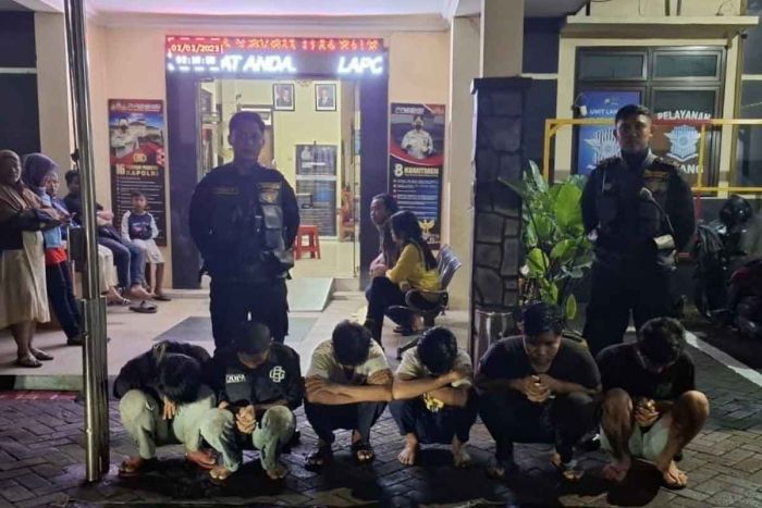 Hari Ketiga Puasa Polisi Amankan 16 Anak Tawuran di Surabaya Hari Ketiga Puasa Polisi Amankan 16 Anak Tawuran di Surabaya