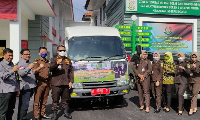 Kejari Sidoarjo Peduli Korban Gunung Semeru, Kirim 1 Truk Paket Sembako Kejari Sidoarjo Peduli Korban Gunung Semeru, Kirim 1 Truk Paket Sembako