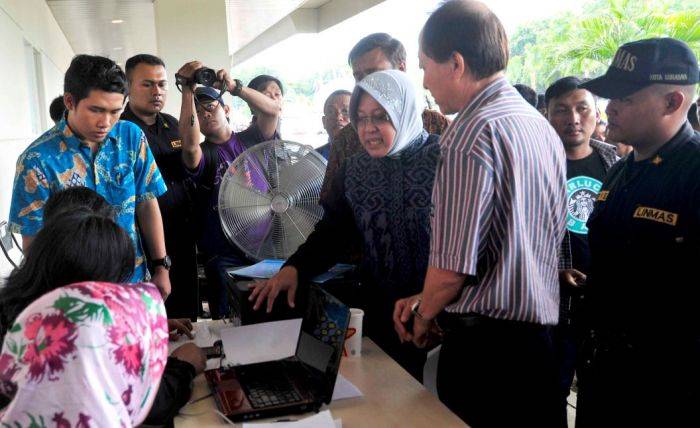 Posko Pemkot Surabaya Siap Bantu Identifikasi Korban AirAsia Posko Pemkot Surabaya Siap Bantu Identifikasi Korban AirAsia