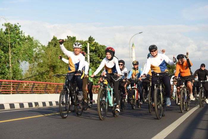 Peringati Hari Bhayangkara Ke-79, Wali Kota Kediri Gowes Bareng Forkopimda Peringati Hari Bhayangkara Ke-79, Wali Kota Kediri Gowes Bareng Forkopimda