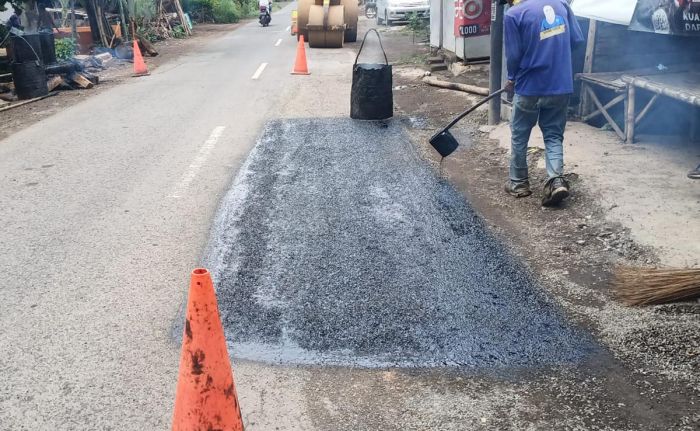 Jelang Akhir Tahun, Dinas Bina Marga dan Bina Kontruksi Benahi Jalan Penguhubung antar Desa