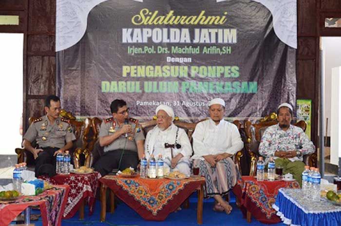 Kapolda Jatim Ajak Kiai di Madura Bantu Polisi Berantas Narkoba Kapolda Jatim Ajak Kiai di Madura Bantu Polisi Berantas Narkoba
