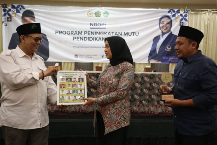 Anggota DPR Dini Rahmania Terima Penghargaan Tokoh Muda Nahdliyin 2025 dari FJN Anggota DPR Dini Rahmania Terima Penghargaan Tokoh Muda Nahdliyin 2025 dari FJN