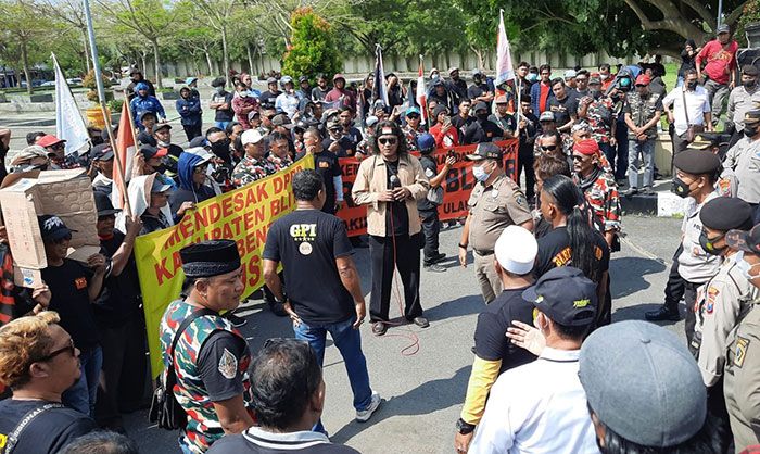 Demo Hoax Dana Hibah Rp229 Miliar, DPRD Kabupaten Blitar Diminta Bentuk Pansus Demo Hoax Dana Hibah Rp229 Miliar, DPRD Kabupaten Blitar Diminta Bentuk Pansus