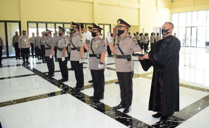 Sertijab Lima Jabatan Kapolsek di Sidoarjo, Kapolresta Pesan Percepat Penyelesaian Covid-19 Sertijab Lima Jabatan Kapolsek di Sidoarjo, Kapolresta Pesan Percepat Penyelesaian Covid-19