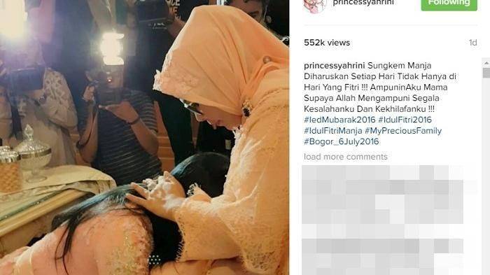 Sungkem Manja Syahrini di Kaki Ibunya saat Idul Fitri Dituding Settingan
