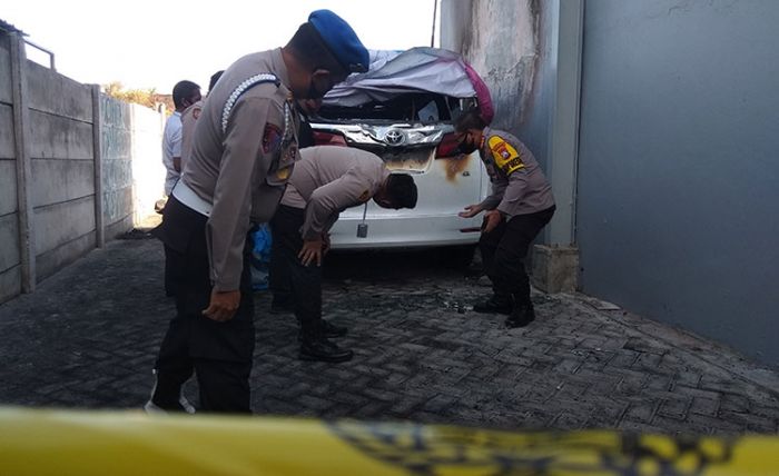 Kapolresta Sidoarjo Tinjau Langsung Lokasi Terbakarnya Mobil Via Vallen