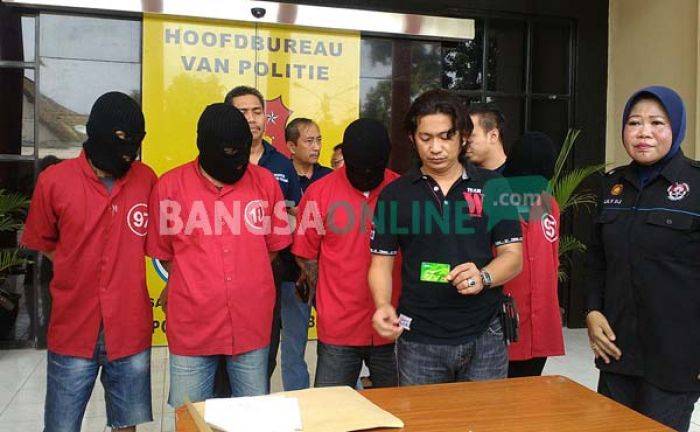 Sekap dan Aniaya Korban, 4 Debt Collector di Surabaya Diringkus Sekap dan Aniaya Korban, 4 Debt Collector di Surabaya Diringkus