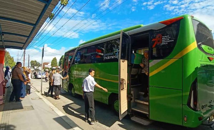 Bantu Akomodasi Pelajar, Dishub Kabupaten Blitar Gunakan Anggaran DBHCHT untuk Pengadaan 2 Bus Bantu Akomodasi Pelajar, Dishub Kabupaten Blitar Gunakan Anggaran DBHCHT untuk Pengadaan 2 Bus