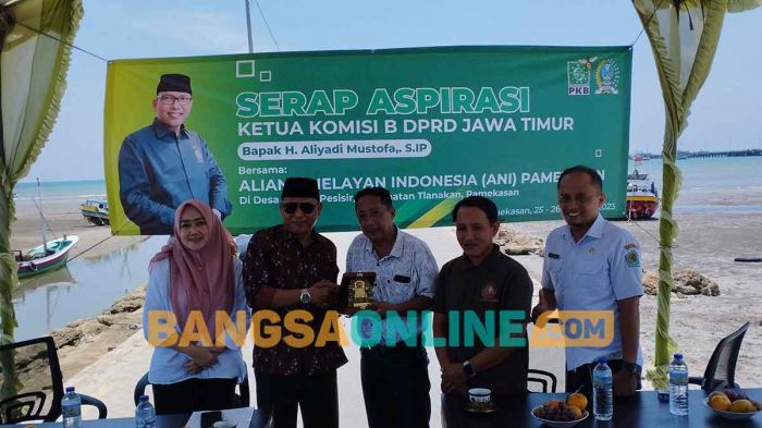Ketua Komisi B DPRD Jatim Serap Aspirasi Nelayan di Pamekasan Ketua Komisi B DPRD Jatim Serap Aspirasi Nelayan di Pamekasan