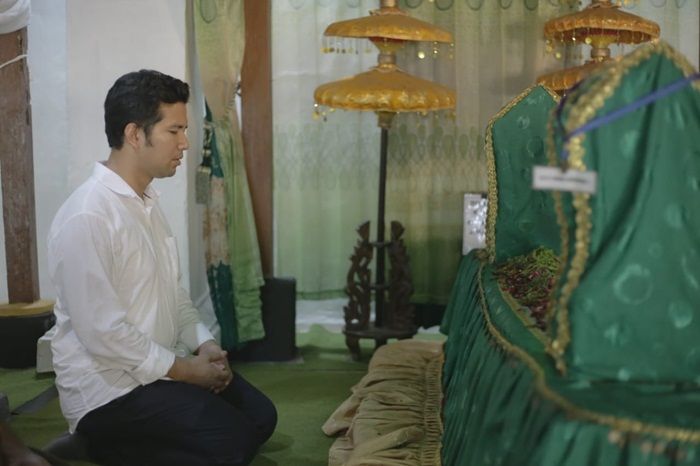 Kunjungi Ngawi dan Nganjuk, Emil Dardak Ziarah ke Makam Kanjeng Jimat Kunjungi Ngawi dan Nganjuk, Emil Dardak Ziarah ke Makam Kanjeng Jimat