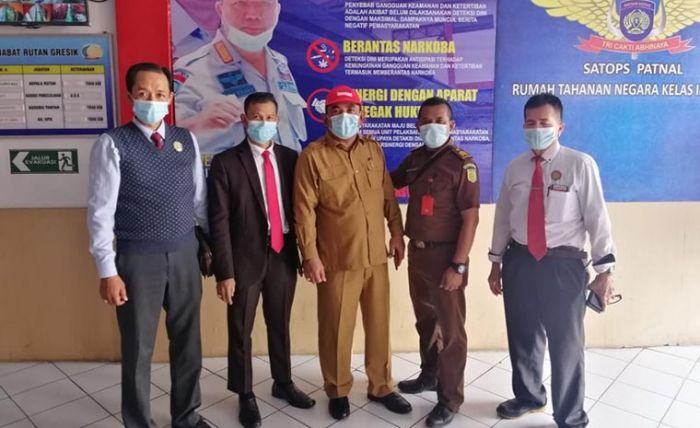 Kejari Gresik Tahan Camat Duduksampeyan di Lapas Banjarsari Kejari Gresik Tahan Camat Duduksampeyan di Lapas Banjarsari