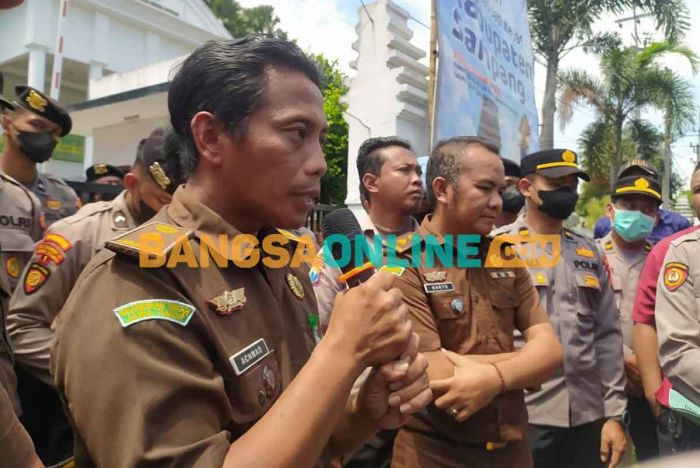 Belum Tetapkan Tersangka soal Kasus Penyelewengan Bansos, Kejari Sampang Dianggap Mati Suri Belum Tetapkan Tersangka soal Kasus Penyelewengan Bansos, Kejari Sampang Dianggap Mati Suri