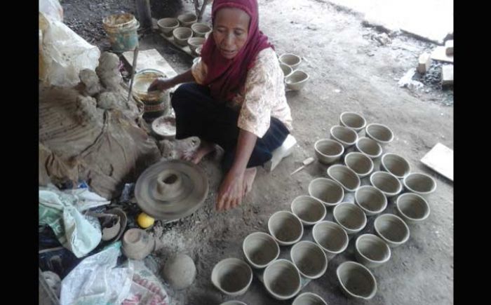 Perajin Gerabah Tuban Terkendala Cuaca, Produksi Anjlok Perajin Gerabah Tuban Terkendala Cuaca, Produksi Anjlok