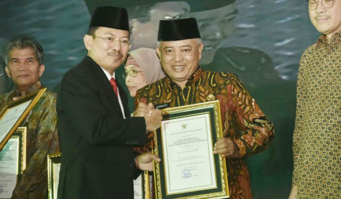 Bupati Malang Terima Penghargaan dari Kemenkes Bupati Malang Terima Penghargaan dari Kemenkes
