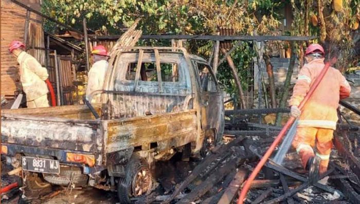 Mebel di Mojoagung Jombang Terbakar, Pikap Ikut Hangus Mebel di Mojoagung Jombang Terbakar, Pikap Ikut Hangus