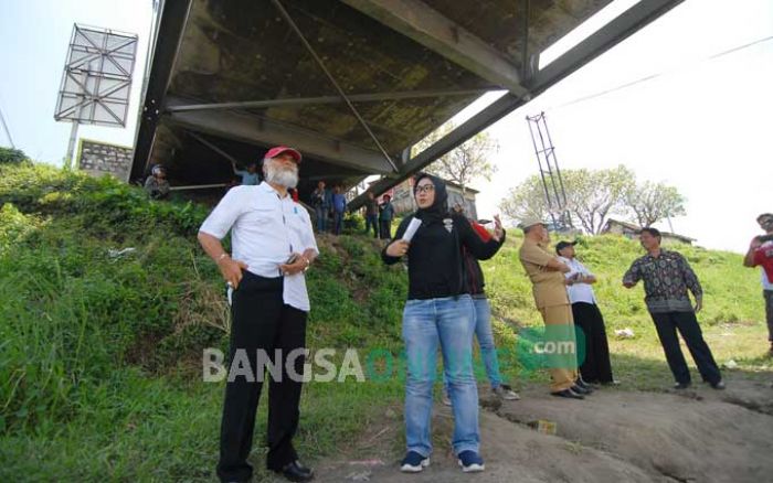 Sidak Jembatan Ploso, Anggota Komisi V DPR RI: Pembangunan Jembatan Baru Semakin Mendesak Sidak Jembatan Ploso, Anggota Komisi V DPR RI: Pembangunan Jembatan Baru Semakin Mendesak